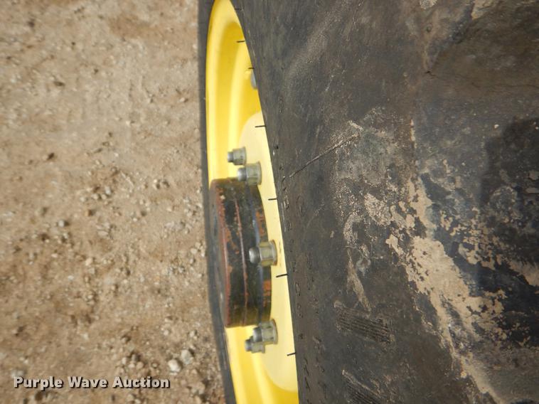 image for item EW9604 2002 John Deere 5520 tractor