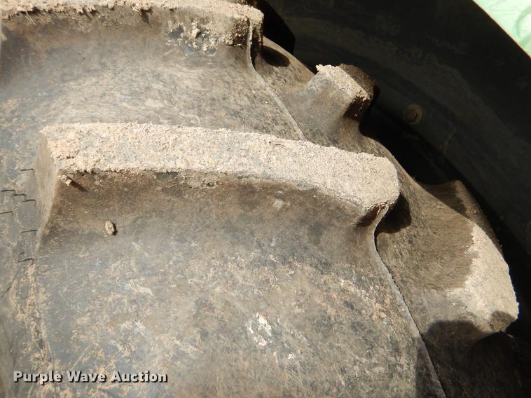 image for item EW9604 2002 John Deere 5520 tractor