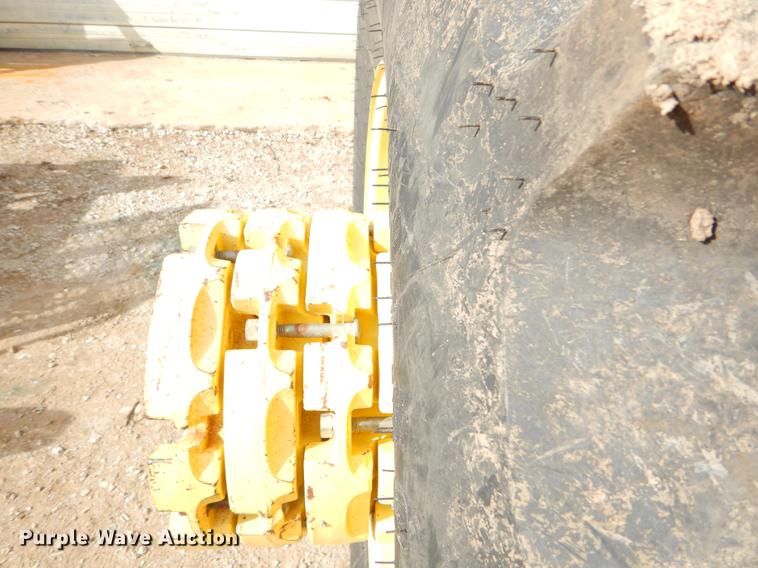 image for item EW9604 2002 John Deere 5520 tractor