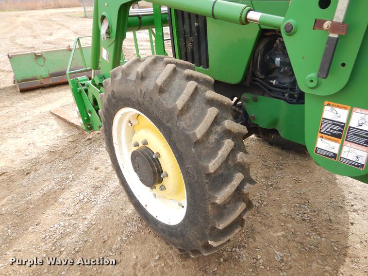 image for item EW9604 2002 John Deere 5520 tractor