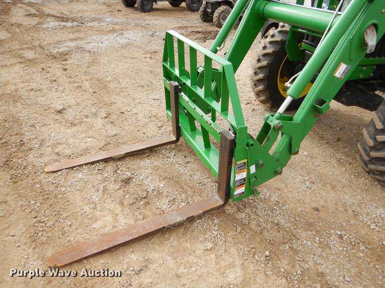 image for item EW9604 2002 John Deere 5520 tractor