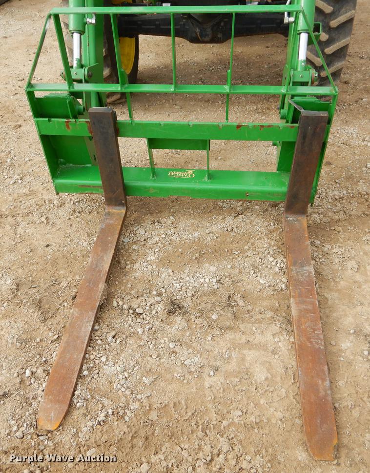 image for item EW9604 2002 John Deere 5520 tractor