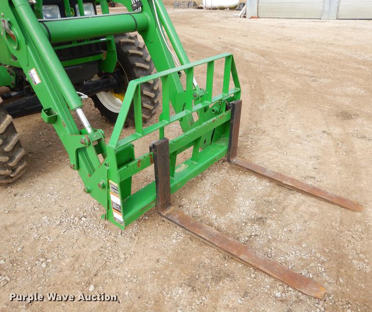 image for item EW9604 2002 John Deere 5520 tractor