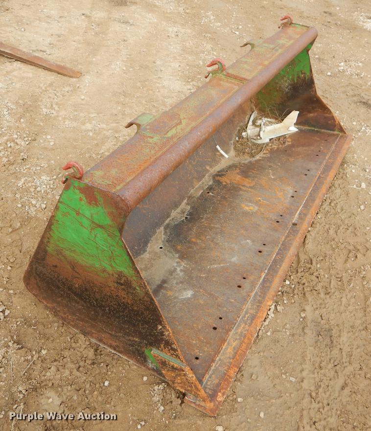 image for item EW9604 2002 John Deere 5520 tractor