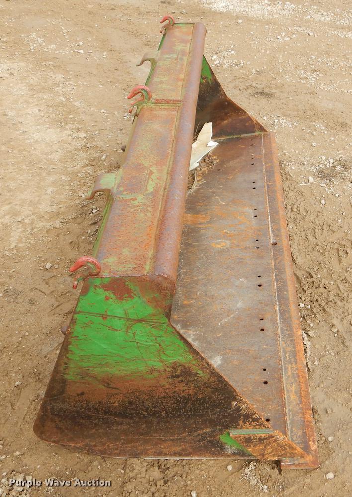 image for item EW9604 2002 John Deere 5520 tractor