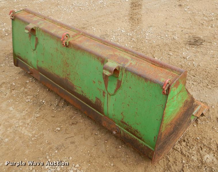 image for item EW9604 2002 John Deere 5520 tractor