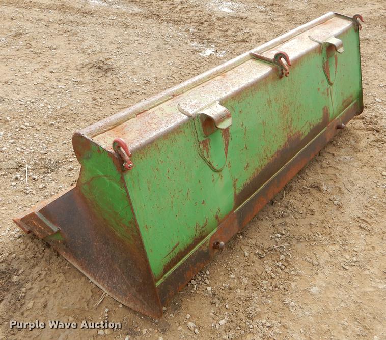 image for item EW9604 2002 John Deere 5520 tractor