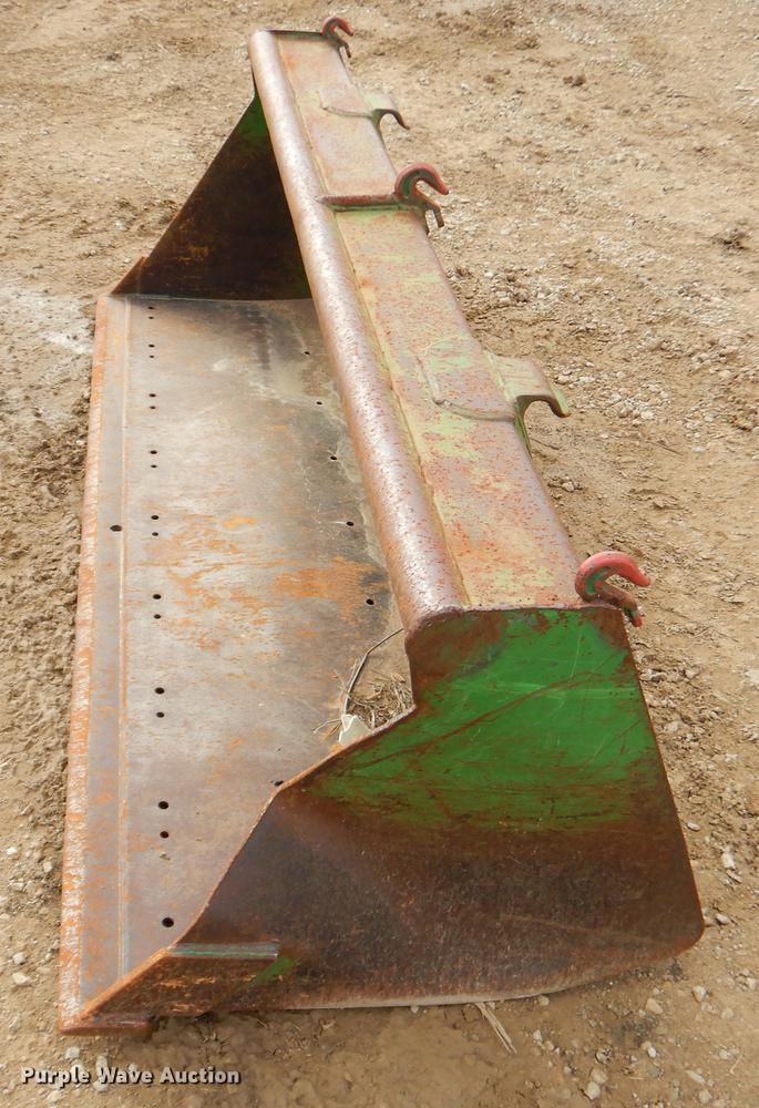 image for item EW9604 2002 John Deere 5520 tractor