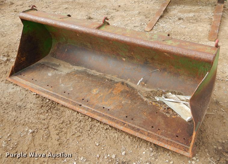 image for item EW9604 2002 John Deere 5520 tractor