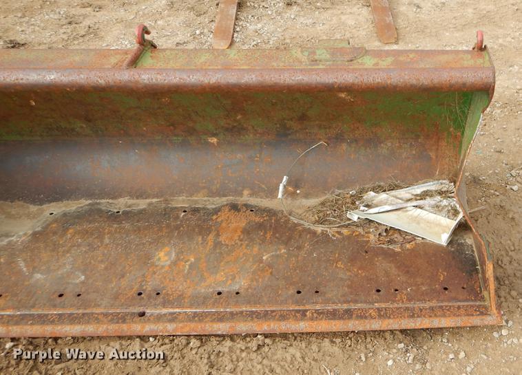 image for item EW9604 2002 John Deere 5520 tractor