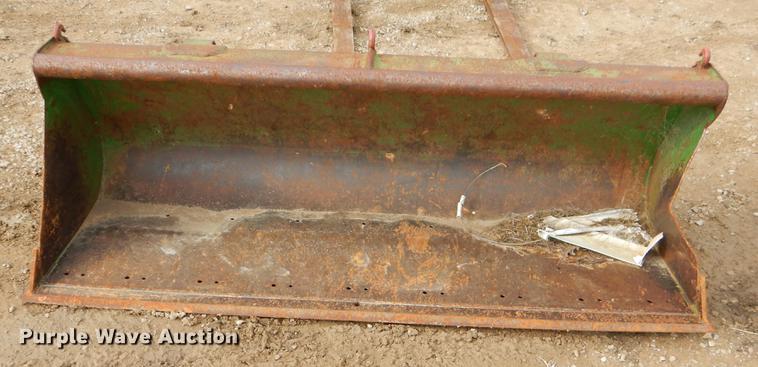 image for item EW9604 2002 John Deere 5520 tractor