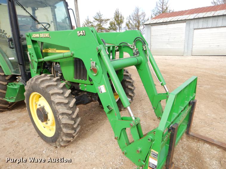 image for item EW9604 2002 John Deere 5520 tractor