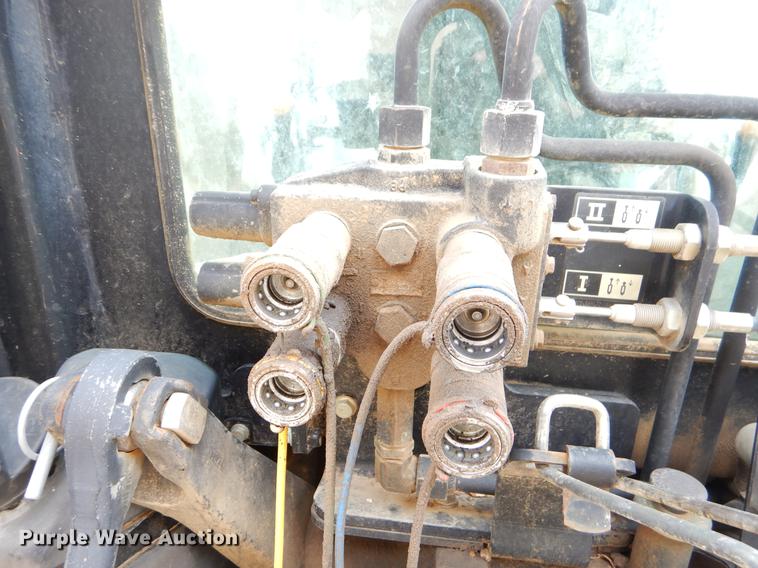 image for item EW9604 2002 John Deere 5520 tractor