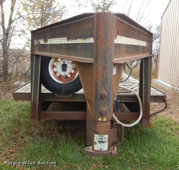 image for item EW9605 1997 Circle D 24GNFBBT equipment trailer