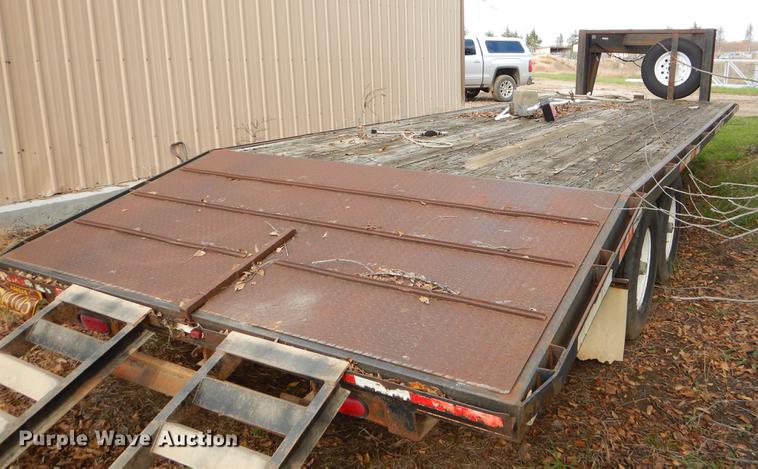 image for item EW9605 1997 Circle D 24GNFBBT equipment trailer