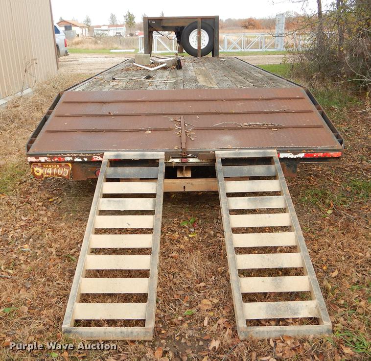 image for item EW9605 1997 Circle D 24GNFBBT equipment trailer
