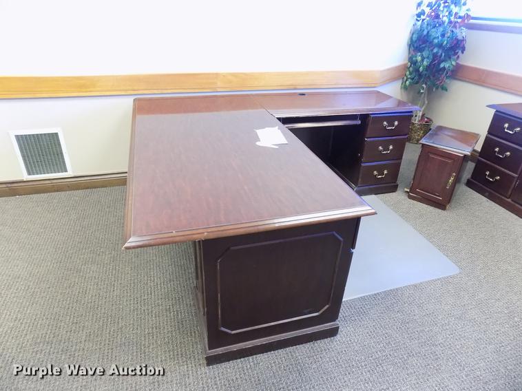 Furniture in Oklahoma City, OK Item FQ9090 sold Purple Wave