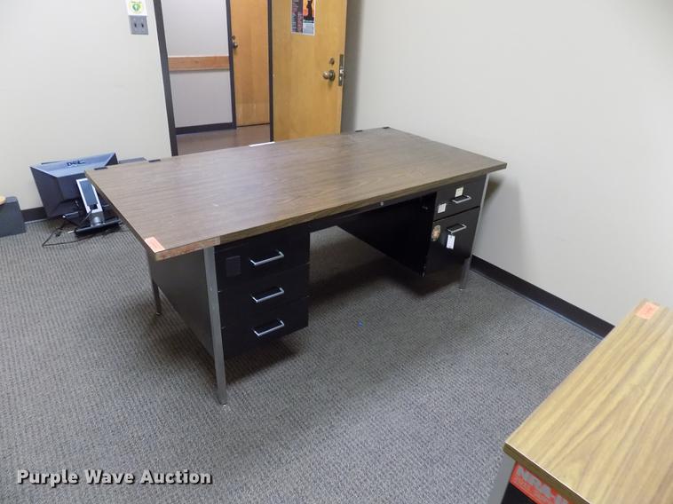 Furniture in Oklahoma City, OK Item FQ9092 sold Purple Wave