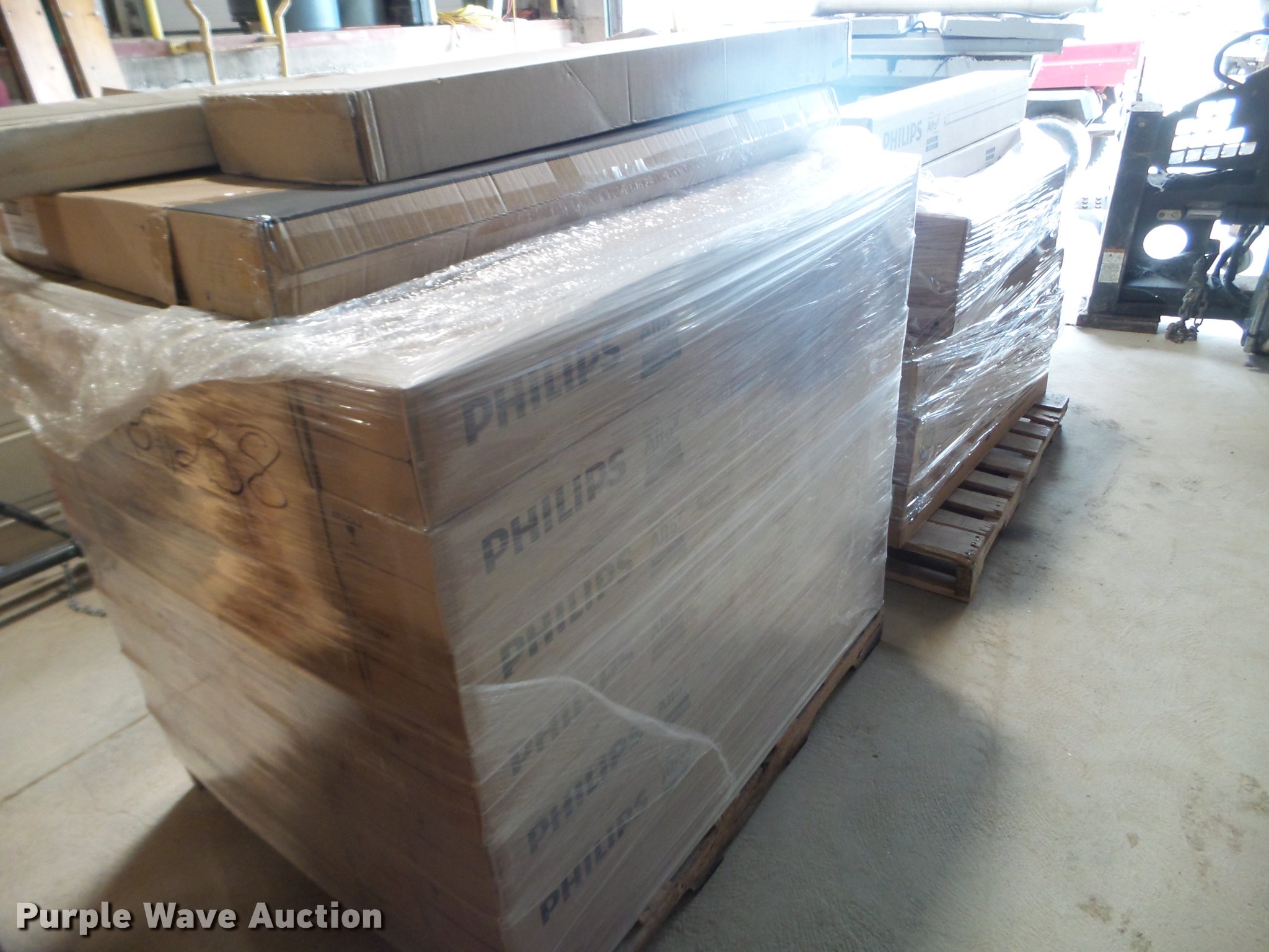 Phillips 281238 light bulbs in Des Moines, IA Item DX9594 sold