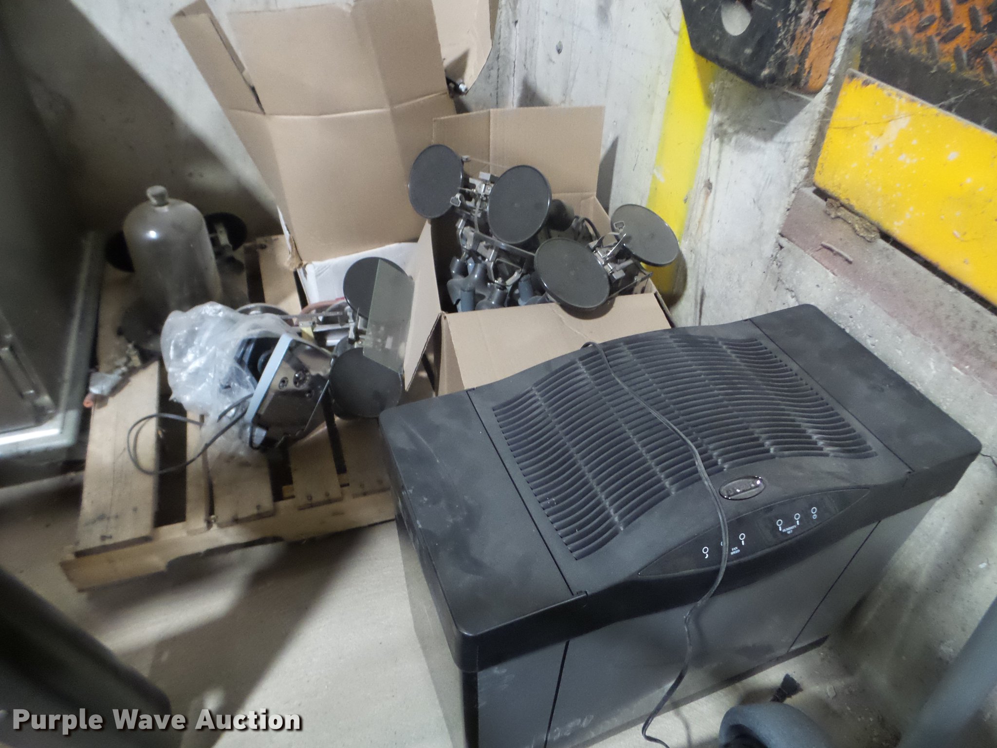 Hoogan treadmill in Des Moines, IA Item DX9598 sold Purple Wave