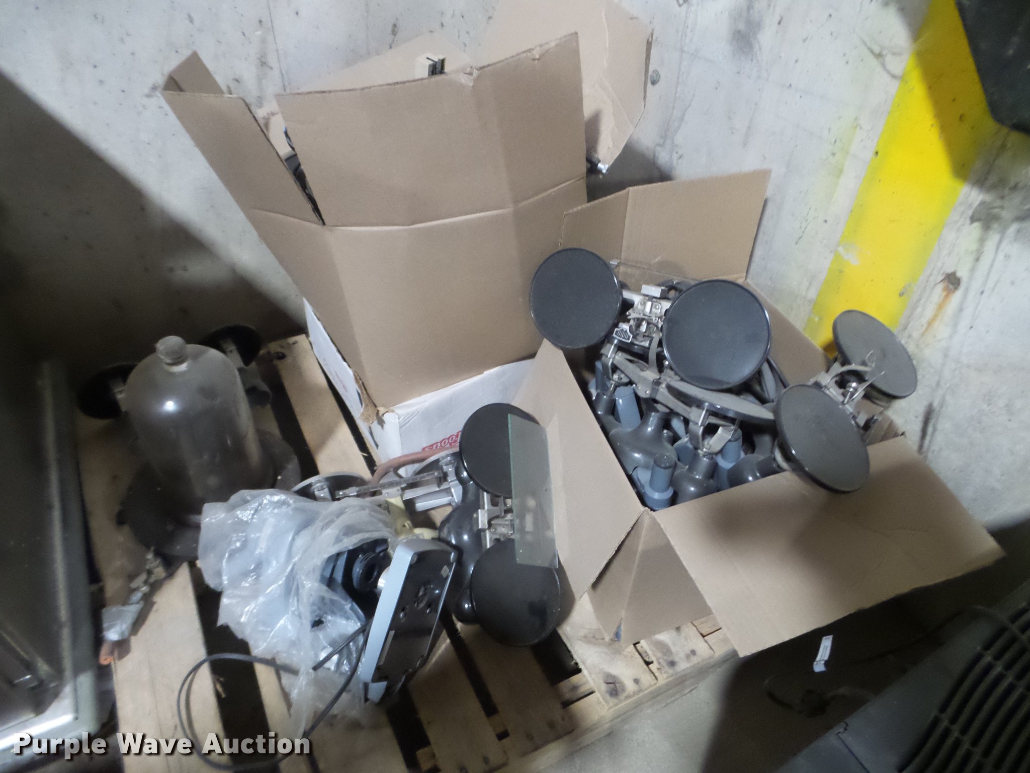 Hoogan treadmill in Des Moines, IA Item DX9598 sold Purple Wave