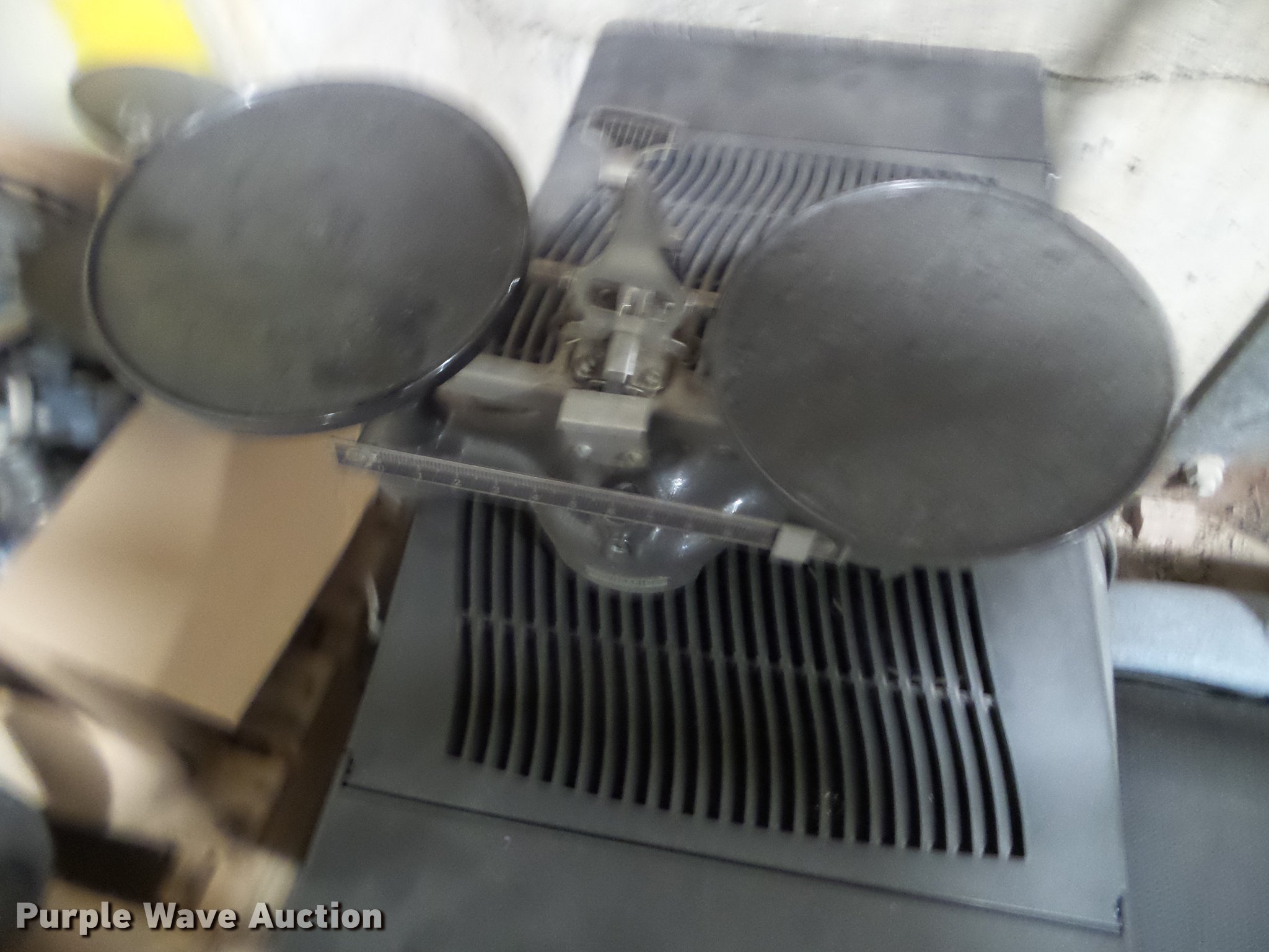 Hoogan treadmill in Des Moines, IA Item DX9598 sold Purple Wave