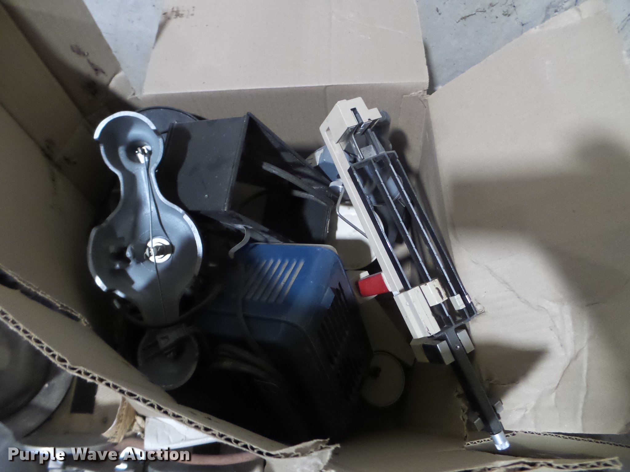 Hoogan treadmill in Des Moines, IA Item DX9598 sold Purple Wave