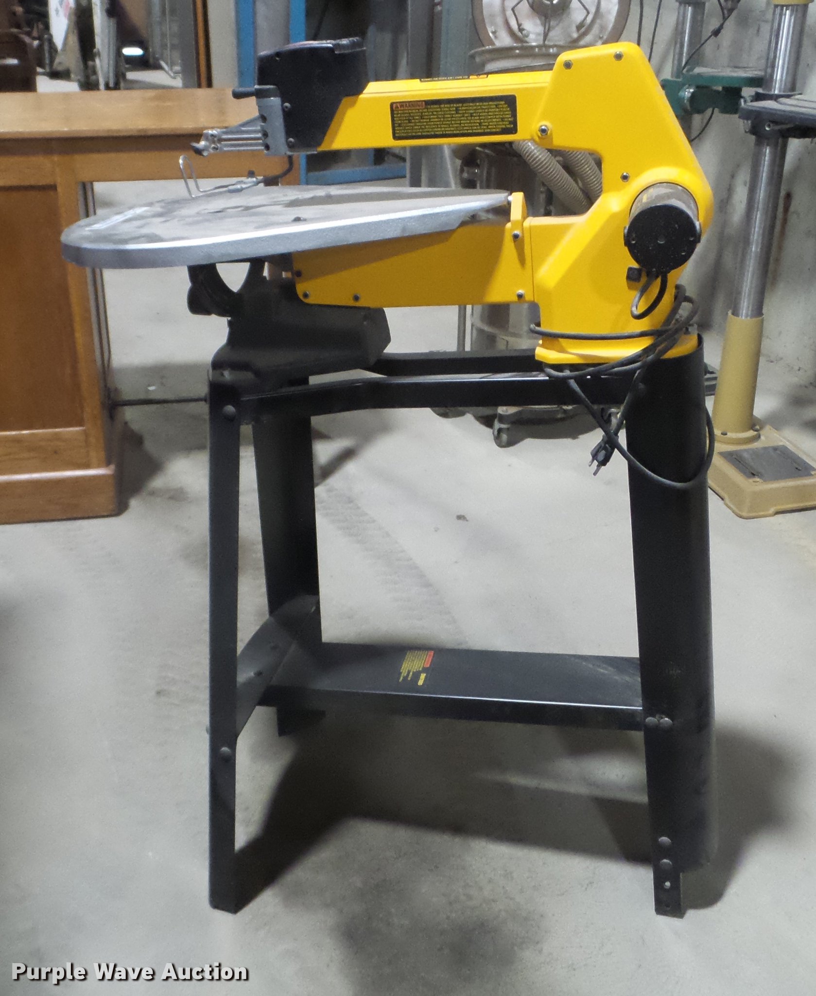 Dewalt DW788 scroll saw in Des Moines, IA Item DX9600 sold Purple Wave