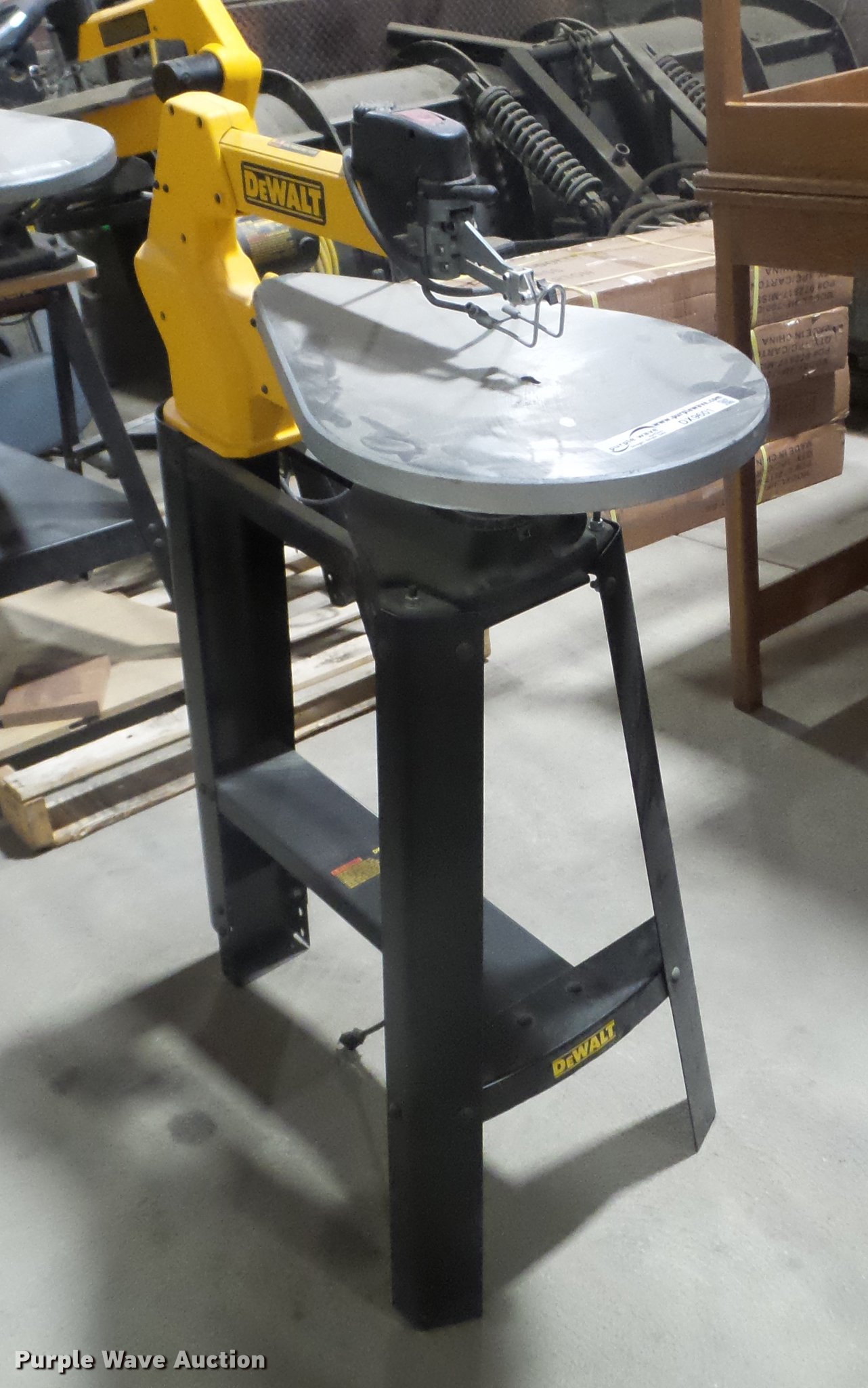 Dewalt DW788 scroll saw in Des Moines, IA Item DX9601 sold Purple Wave