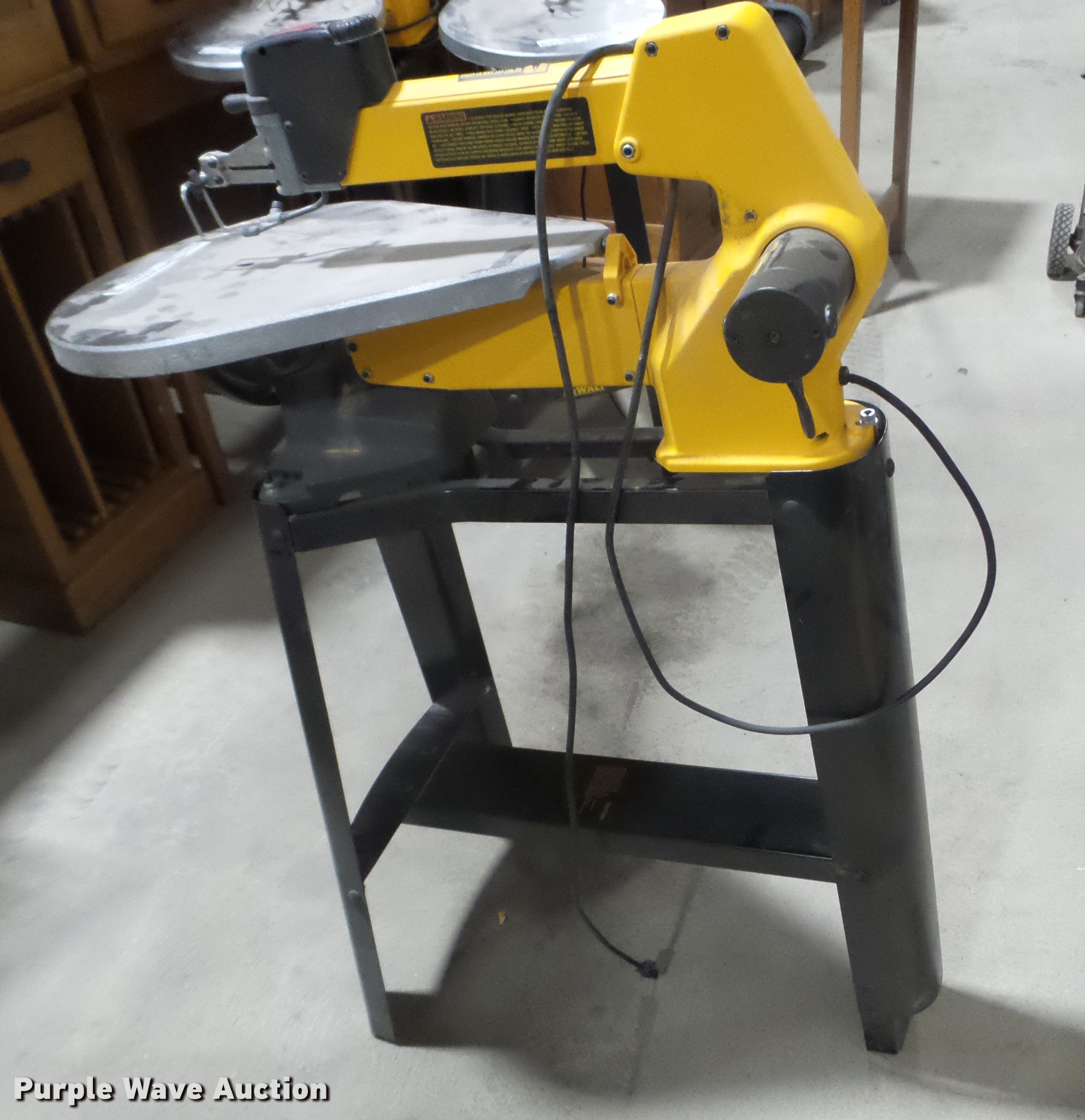 Dewalt DW788 scroll saw in Des Moines, IA Item DX9605 sold Purple Wave