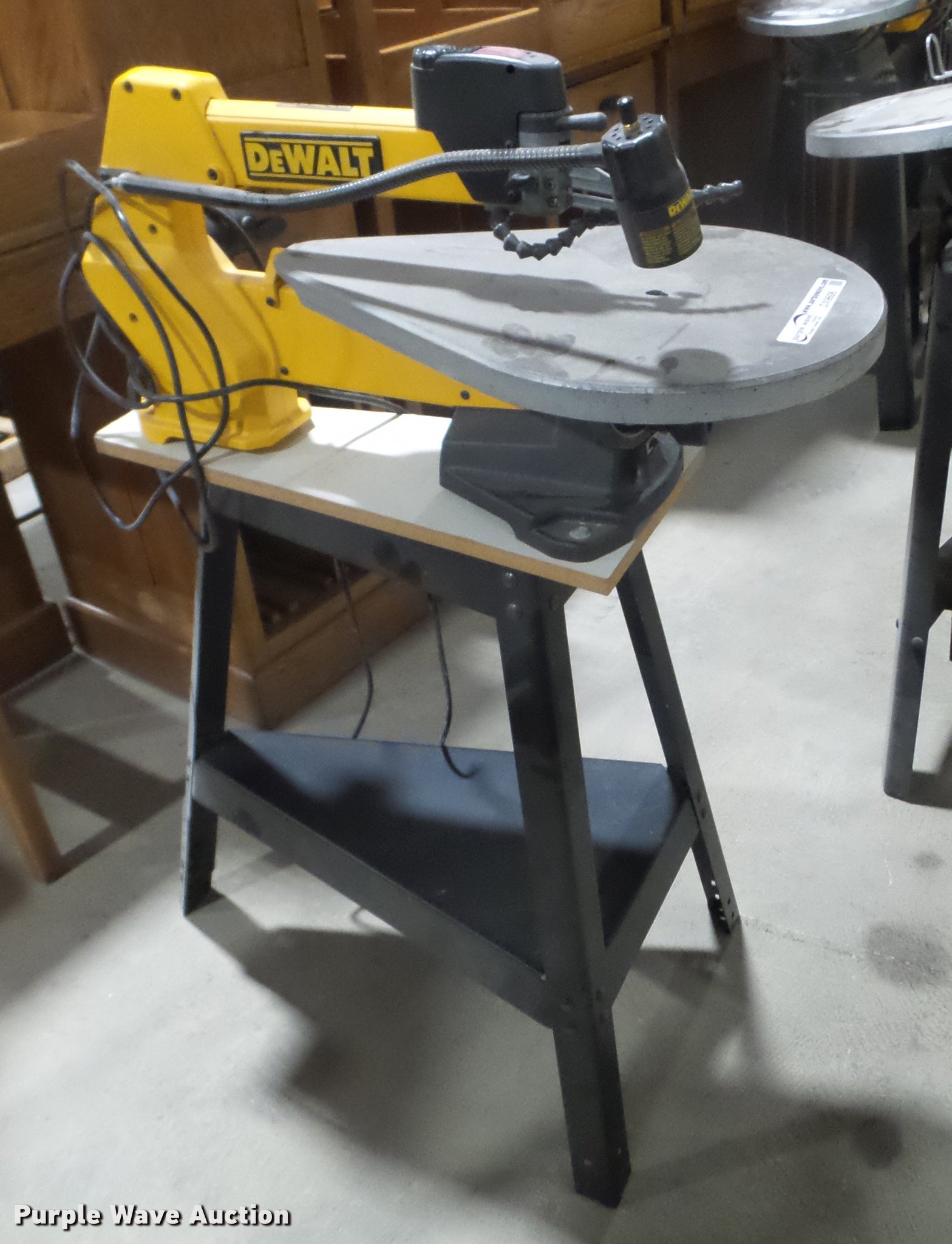 Dewalt DW788 scroll saw in Des Moines, IA Item DX9606 sold Purple Wave