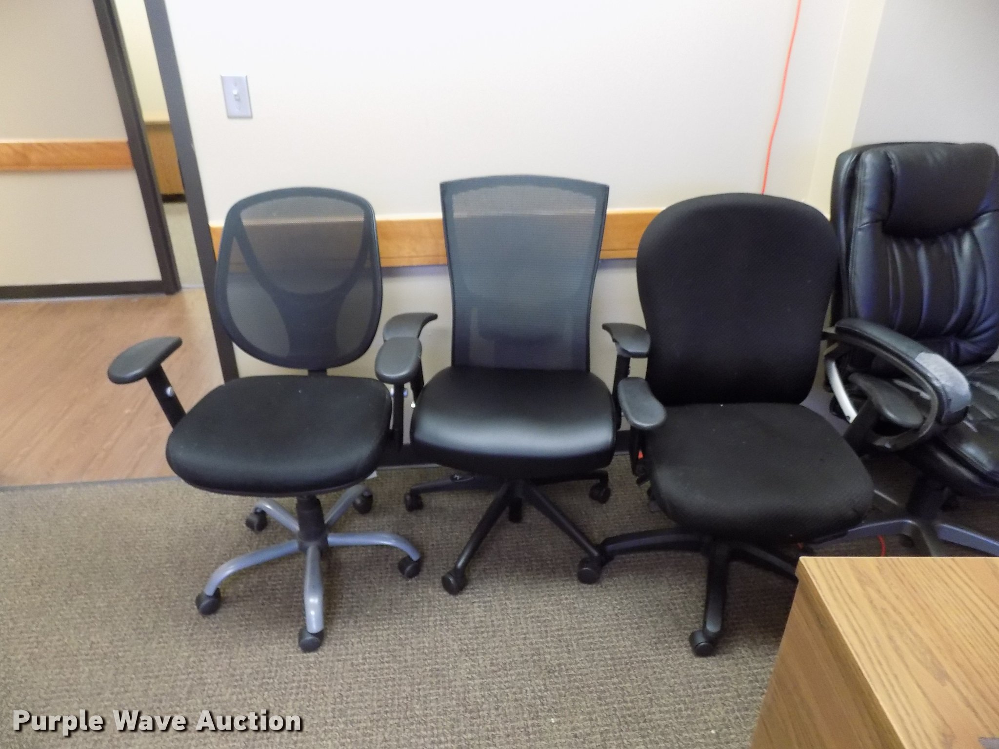 Furniture in Oklahoma City, OK Item FQ9087 sold Purple Wave