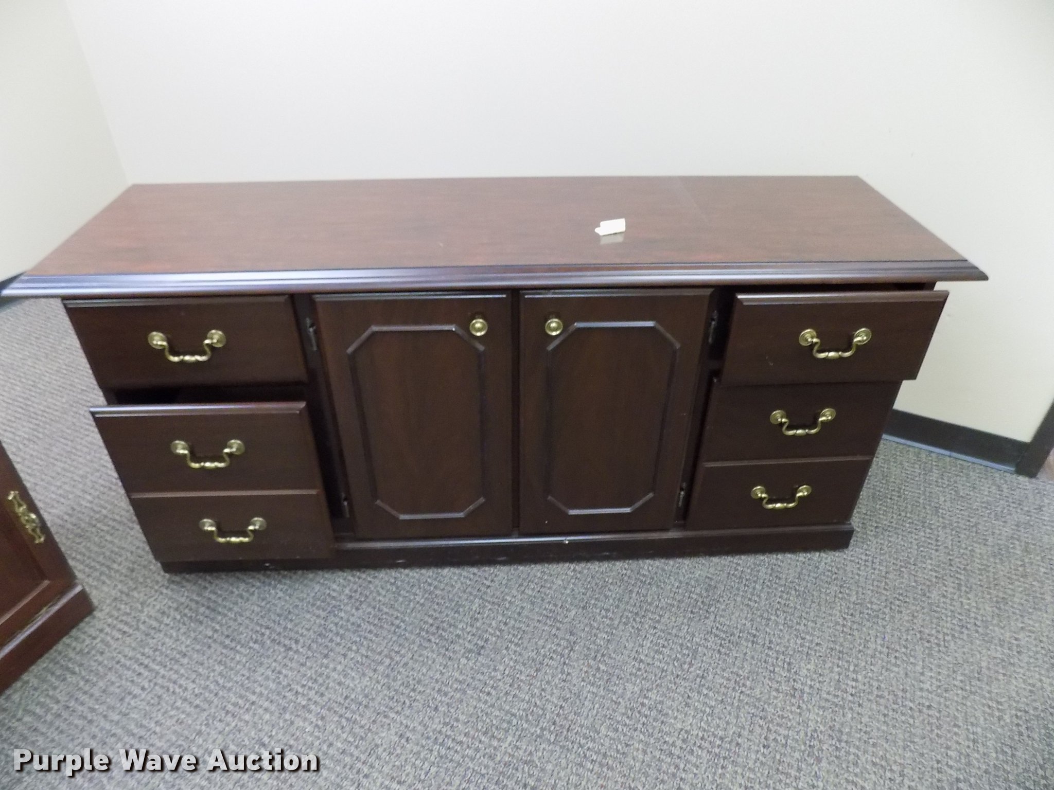 Furniture in Oklahoma City, OK Item FQ9091 sold Purple Wave