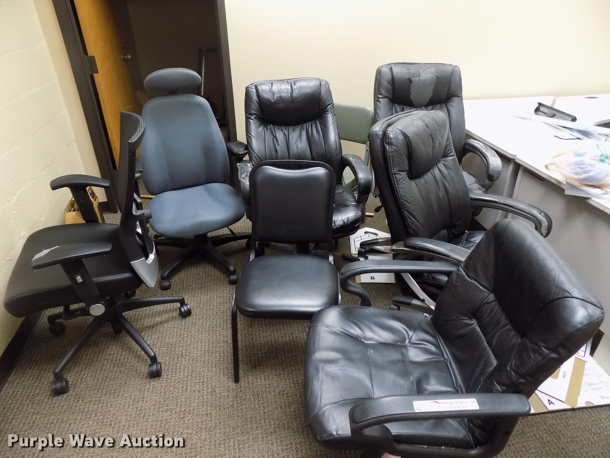 Furniture in Oklahoma City, OK Item FQ9094 sold Purple Wave