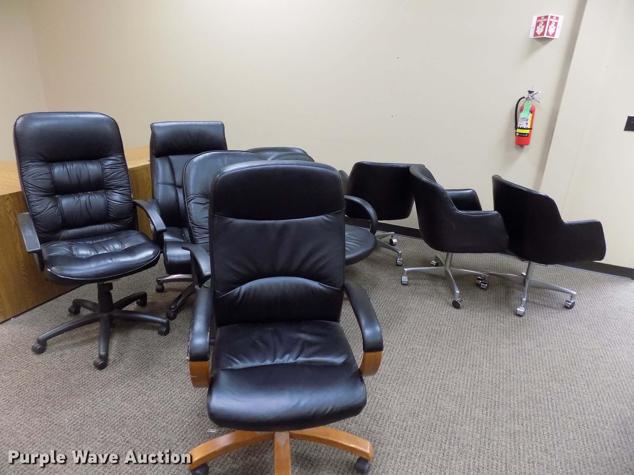 Furniture in Oklahoma City, OK Item FQ9098 sold Purple Wave