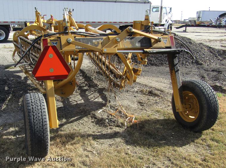 image for item DB4769 Vermeer R2300 hay rake