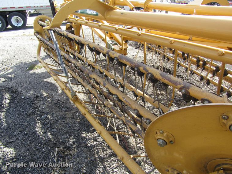 image for item DB4769 Vermeer R2300 hay rake