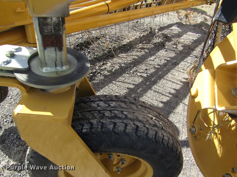 image for item DB4769 Vermeer R2300 hay rake