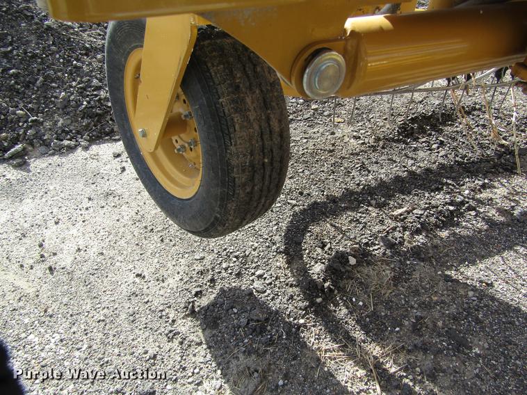 image for item DB4769 Vermeer R2300 hay rake