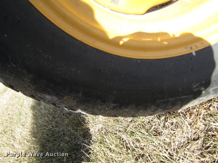 image for item DB4769 Vermeer R2300 hay rake