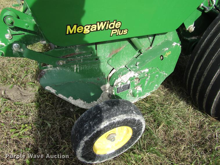 image for item DB4823 2011 John Deere 568 round baler