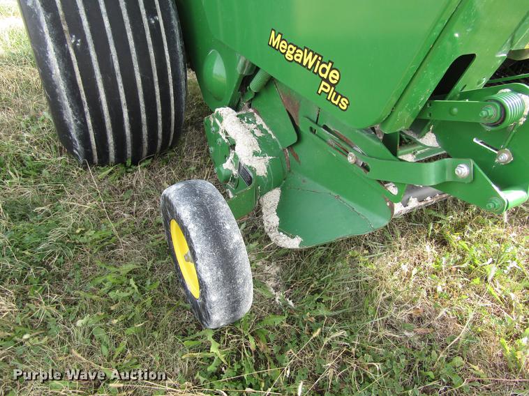 image for item DB4823 2011 John Deere 568 round baler