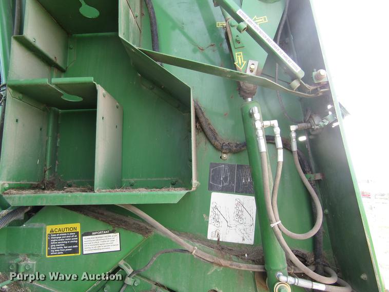 image for item DB4823 2011 John Deere 568 round baler