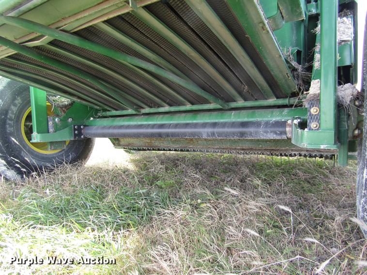 image for item DB4823 2011 John Deere 568 round baler