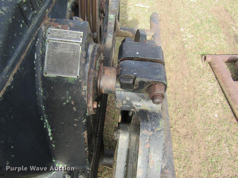 image for item DB4837 Emsco DD77 oilfield pump jack