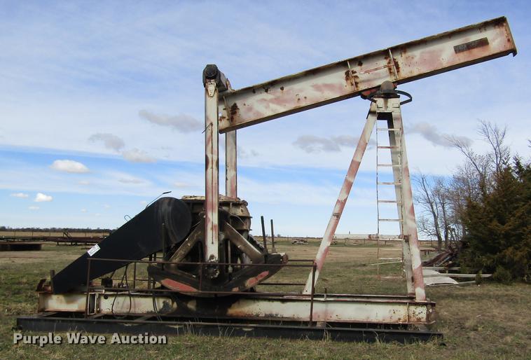 image for item DB4842 Oil supply T148-42 oilfield pump jack