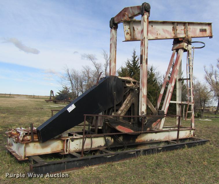 image for item DB4842 Oil supply T148-42 oilfield pump jack