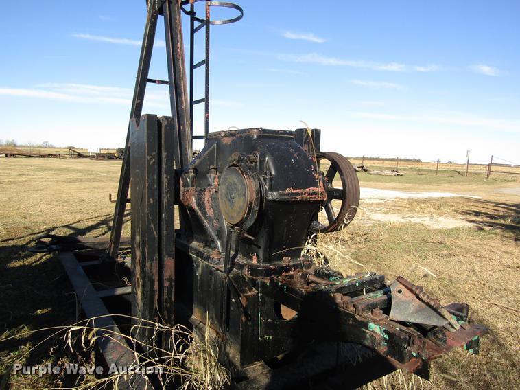 image for item DB4853 Lufkin 114-D oilfield pump jack