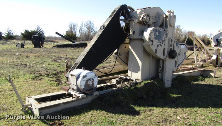 image for item DB4873 Oilfield pump jack