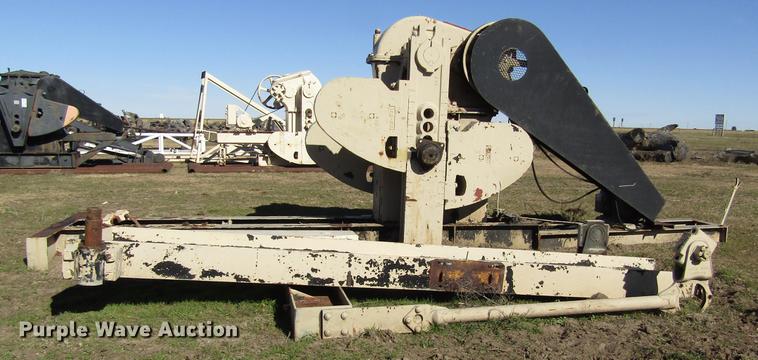 image for item DB4873 Oilfield pump jack